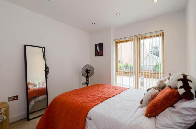 2 bed Flat to rent Image 5