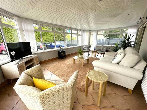 6 bed House for sale Image 4