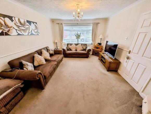 32 Dorset Way photo box 3.jpg