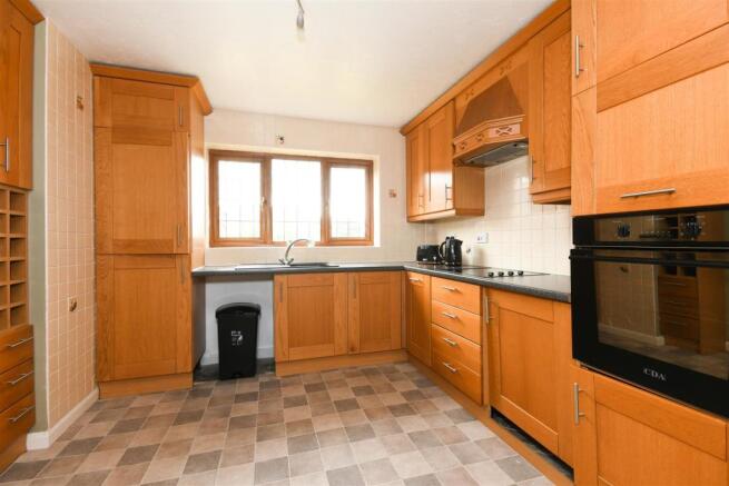 Kitchen 2.jpg