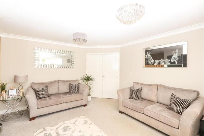 4 bed Detached for sale Image 7