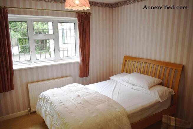 Annexe Bed 1.JPG