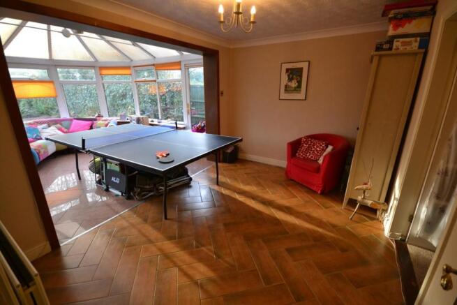 OPEN PLAN DINING AREA