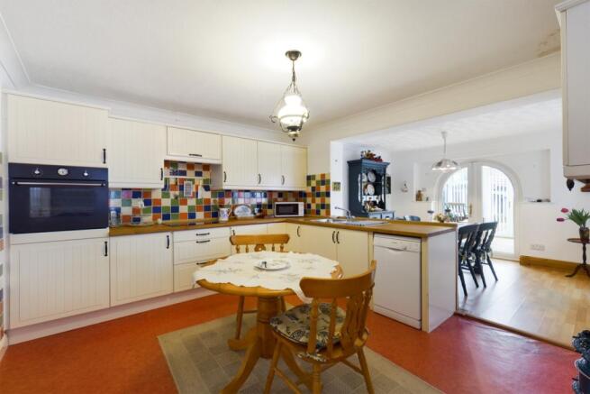 Kitchen/Breakfast Ro