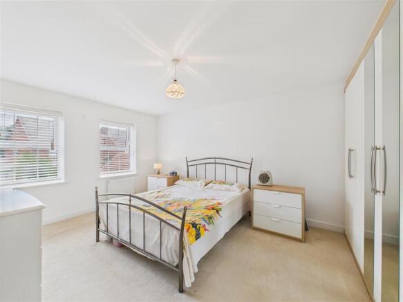 4 bed Detached for sale Image 12