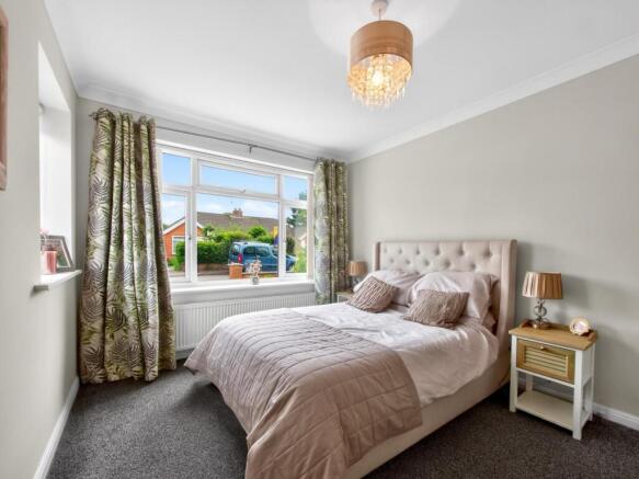 4 bed Semi-Detached Bungalow for sale Image 8