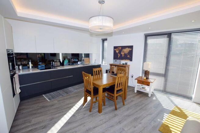 KITCHEN DINER