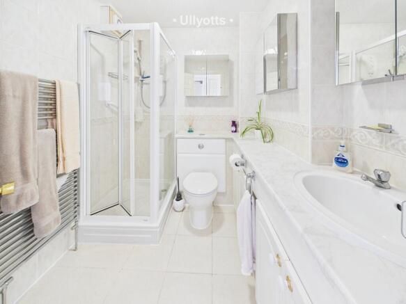 2 bed Apartment for sale Image 12