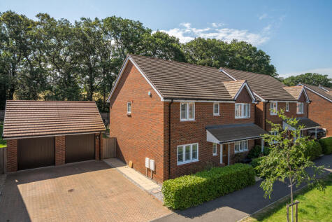 Longhurst Avenue, Cranleigh, GU6