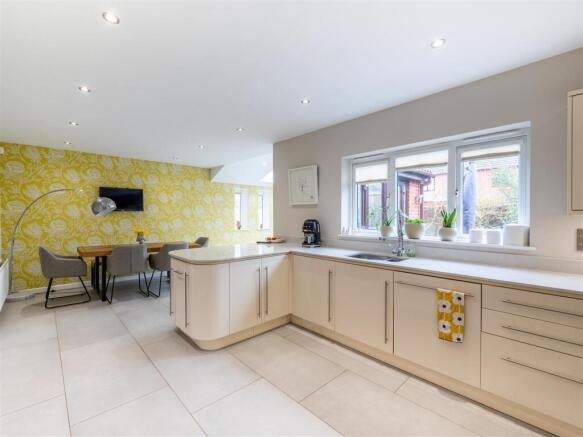 kitchen 2.jpg