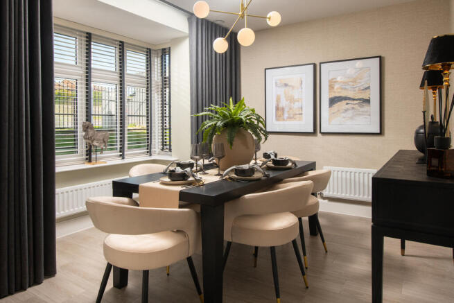 5 bed Detached for sale Image 8