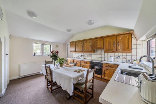 4 bed Detached for sale Image 8
