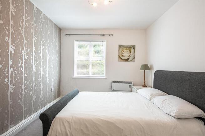 2 bed Flat for sale Image 7
