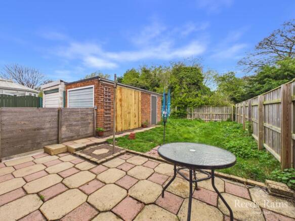 3 bed Semi-Detached to rent Image 11