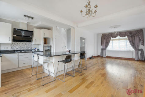 Melville Gardens, Palmers Green, N13