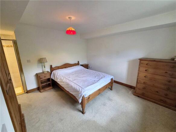 3 bed Detached to rent Image 12