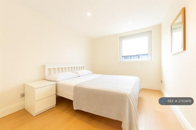 Double Bedroom With Inbuilt Storage