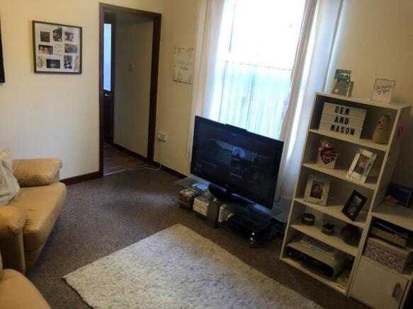 1 Bedroom Ground Floor Rear Flat with Patio Garden