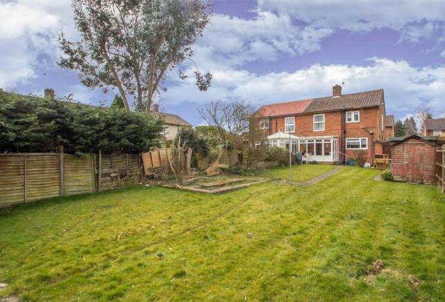 REAR GARDEN 2