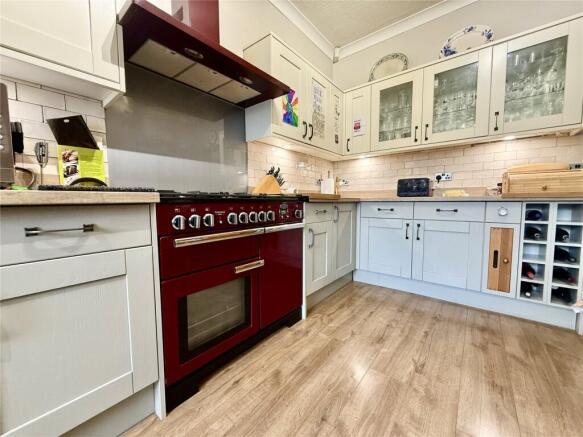 5 bed Detached for sale Image 5