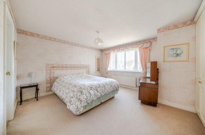 4 bed Detached for sale Image 9