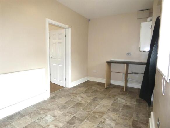 3 bed Terraced to rent Image 5