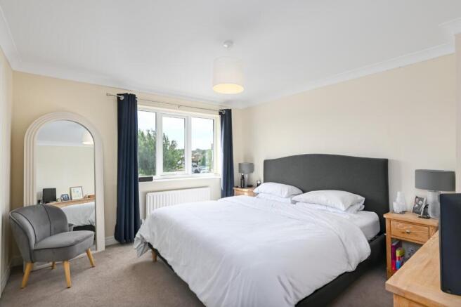 4 bed Detached to rent Image 8