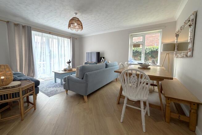 3 bed Ground Flat for sale Image 7