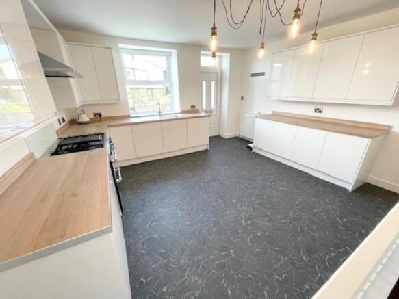 3 bed Terraced for sale Image 11