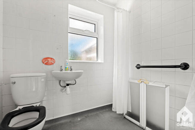 Longlands Close, Bishops Cleeve, Cheltenham photo 4