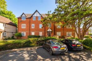 Flat 8, Thetford House, Rembrandt Way, Reading RG1 6QX