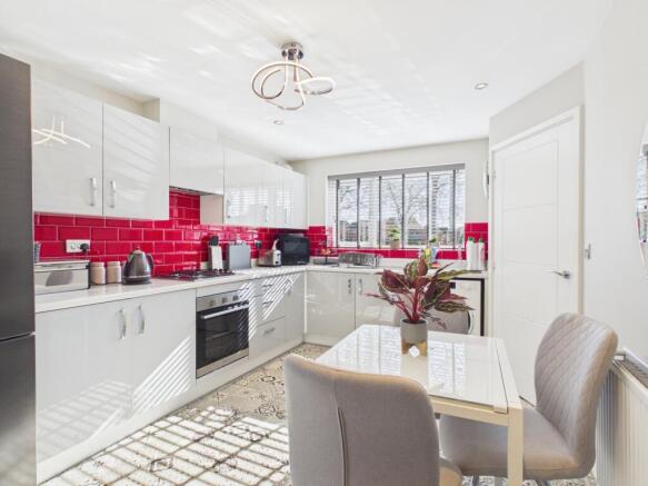 CAM03729G0-PR0275-STILL012