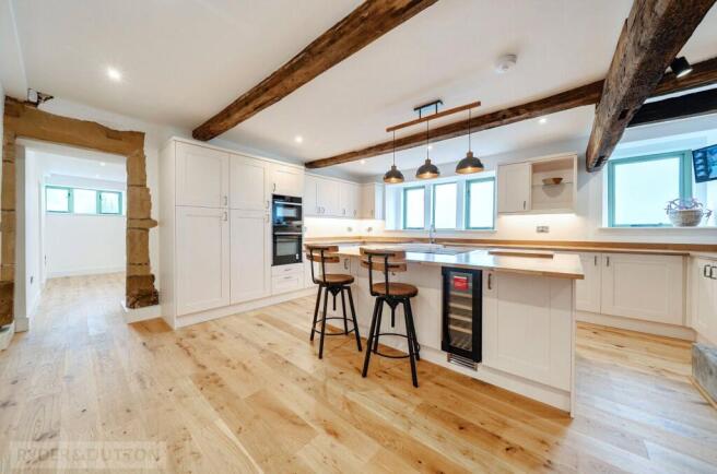 5 bed Detached for sale Image 6