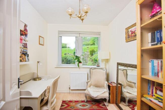 4 bed Detached for sale Image 8