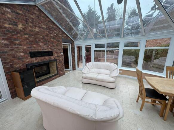 4 bed Detached Bungalow for sale Image 9