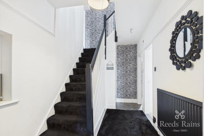 5 bed Semi-Detached for sale Image 9