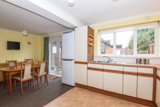 Kitchen1.jpg