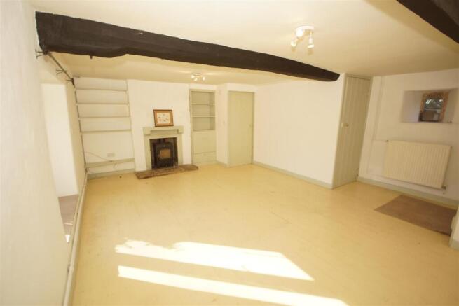 61 Sevenhampton - Sitting Room.JPG