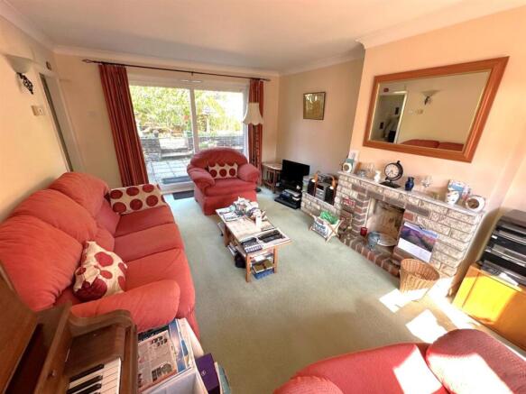 Living Room1 .jpg