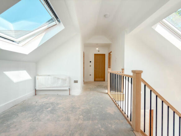 5 bed Detached for sale Image 8