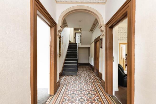 6 bed Semi-Detached for sale Image 8