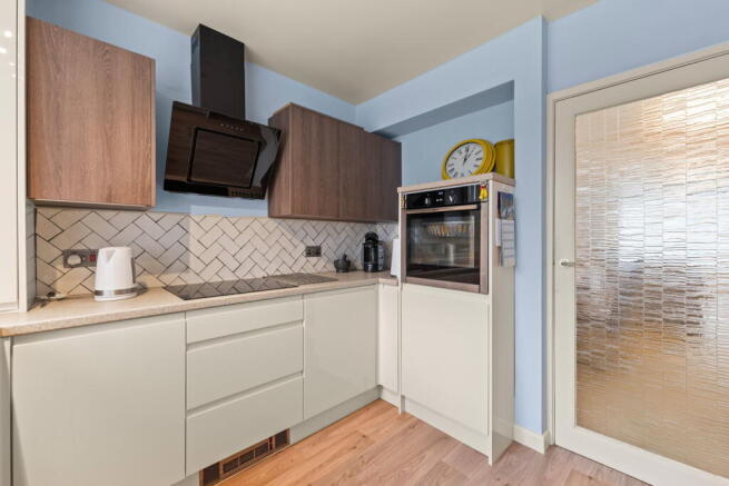 2 bed Ground Flat for sale Image 11