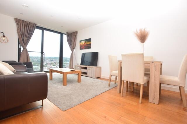 2 bed Apartment to rent Image 4