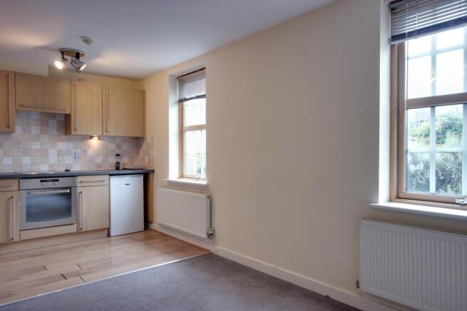 2 bed Ground Flat for sale Image 7