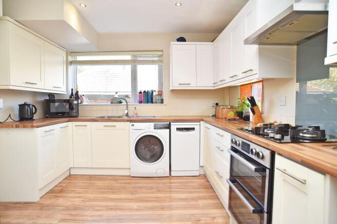 3 bed Semi-Detached for sale Image 4