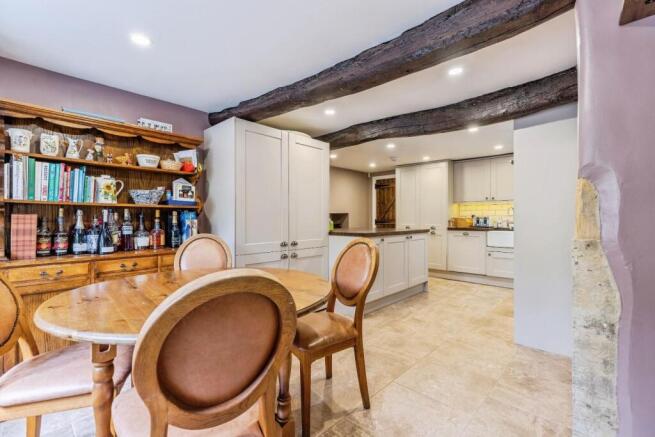 5 bed Detached for sale Image 5