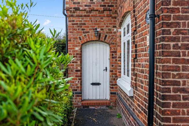 Briar Cottage, Warrington Road, Gorstage  photo 4
