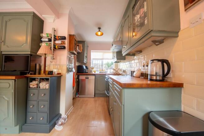 4 bed Detached for sale Image 9