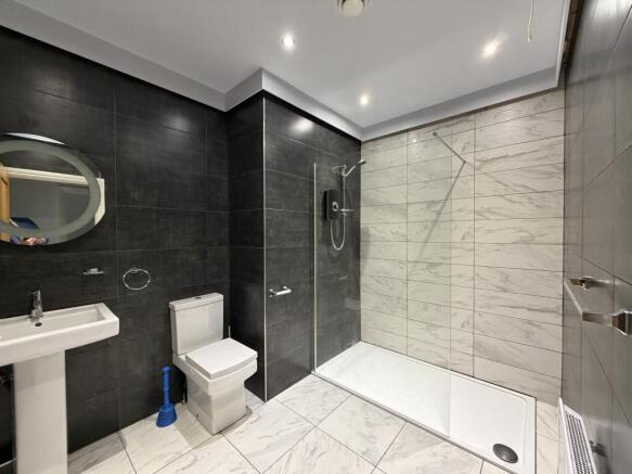 2 bed Apartment to rent Image 6