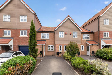 Marina Court, Burton Waters, Lincoln, LN1